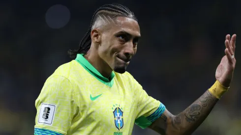 Raphinha durante jogo das Eliminatórias (Foto: Ricardo Moreira/Getty Images)