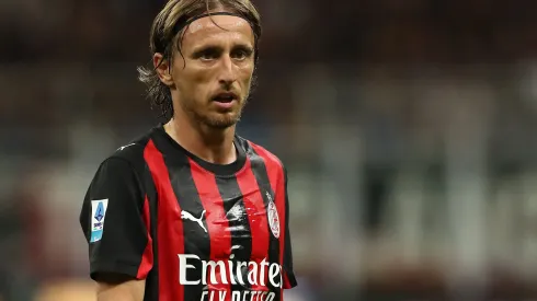 Modric em ação pelo Milan. (Photo by Marco Luzzani/Getty Images)