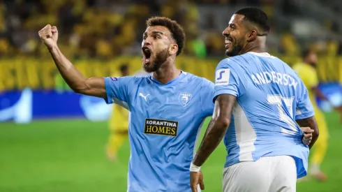 Jajá comemorando gol pelo Pafos FC.