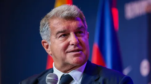 Joan Laporta em coletiva no Camp Nou (Foto: Eric Alonso/Getty Images)