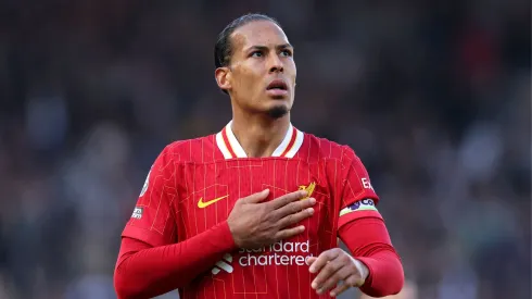 Van Dijk durante jogo da última temporada na Premier League (Foto: Julian Finney/Getty Images)