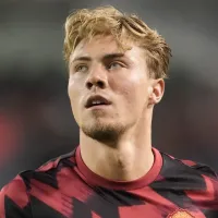 Rasmus Hojlund tem acordo para deixar o Manchester United e rumar ao Napoli
