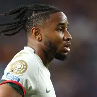 Chelsea encaminha saída de Nkunku ao Milan e venda deve render 42 milhões de euros