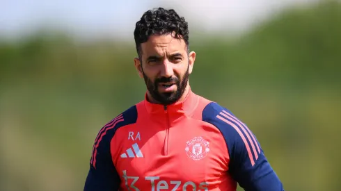 Ruben Amorim comandando treino no Manchester United. Foto: Ben Roberts Photo/Getty Images
