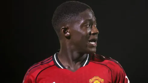 GRIMSBY, ENGLAND – AUGUST 27: Kobbie Mainoo of Manchester United looks on during the Carabao Cup Second Round match between Grimsby Town and Manchester United at Blundell Park on August 27, 2025 in Grimsby, England. (Photo by George Wood/Getty Images)