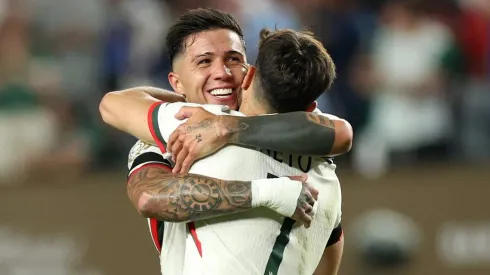 Enzo Fernández e Pedro Neto, do Chelsea (Foto: Luke Hales/Getty Images)