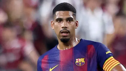 Barcelona oferece Ronald Araújo ao Manchester City. Foto: Paul Miller/Getty Images