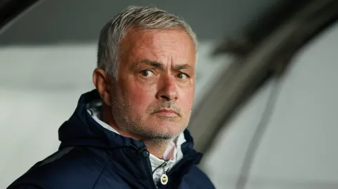 José Mourinho não é mais treinador do Fenerbahce (Foto: Ahmad Mora/Getty Images)