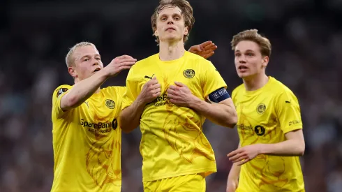 Ulrik Saltnes, do FK Bod/Glimt, comemora o primeiro gol de sua equipe durante a partida de ida da semifinal da Liga Europa da UEFA 2024/25 entre Tottenham Hotspur e FK Bodo/Glimt no Estádio Tottenham Hotspur em 1º de maio de 2025 em Londres, Inglaterra. Foto: Ryan Pierse/Getty Images