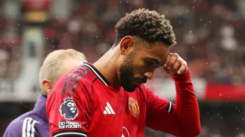 Matheus Cunha deixa o campo lesionado. Foto: Jan Kruger/Getty Images
