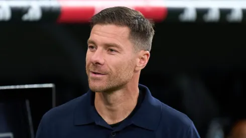 Sob o comando de Xabi Alonso, o time aproveita o período sem jogos para ajustes físicos e táticos, preparando-se para os desafios que virão, incluindo a Liga dos Campeões. (Photo by Angel Martinez/Getty Images)