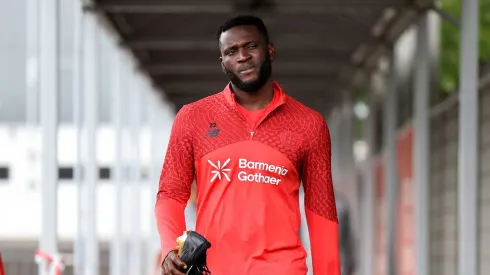 O Stuttgart busca preencher a lacuna deixada por Nick Woltemade e vê em Victor Boniface, atacante do Bayer Leverkusen, um nome ideal para reforçar seu ataque. (Photo by Christof Koepsel/Getty Images)