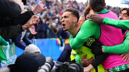Antony comemorando com a torcida. Foto: Angel Martinez