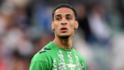 Antony em ação pelo Real Bétis.