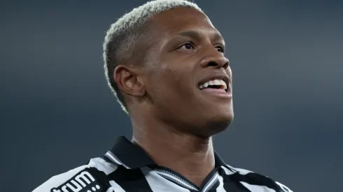 Botafogo recebeu proposta de R$ 191 milhões para vender Danilo ao Fulham, mas recusou.