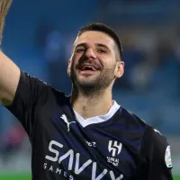 Especulado no Flamengo, Mitrovic rescinde com o Al-Hilal e será companheiro de Róger Guedes no Al-Rayyan