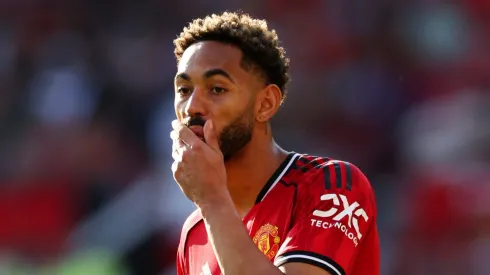 O Manchester United venceu o Burnley por 3 a 2, garantindo sua primeira vitória na temporada, mas Matheus Cunha sofreu uma lesão que o afastará da seleção. (Photo by Stu Forster/Getty Images)