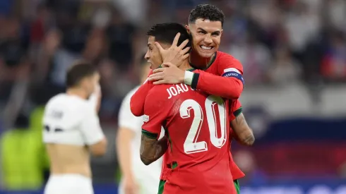 Cristiano Ronaldo e João Cancelo em jogo da Seleção Portuguesa. Foto:  Justin Setterfield