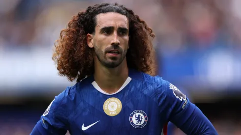 Cucurella em ação pelo Chelsea. (Photo by Justin Setterfield/Getty Images)