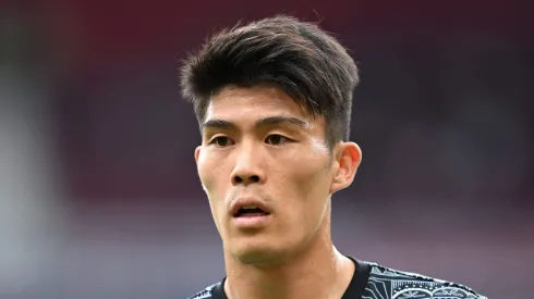 Ex-Arsenal Tomiyasu entra na mira de Real Sociedad e Real Oviedo. (Photo by Michael Regan/Getty Images)