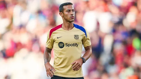 Thiago chegou a integrar a comissão técnica blaugrana em 2024 (Foto: Eric Alonso/Getty Images)