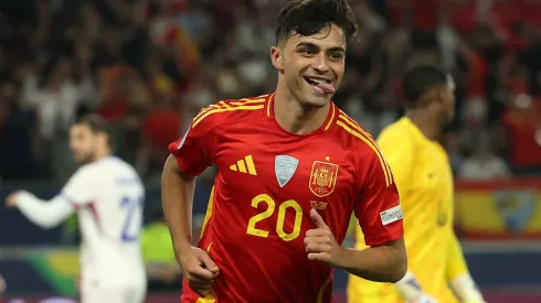 Pedri em ação pela Espanha. (Photo by Alexander Hassenstein/Getty Images)