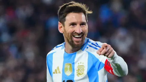 Messi recomenda Julián Alvarez apra o Barcelona. Foto: Marcelo Endelli/Getty Images