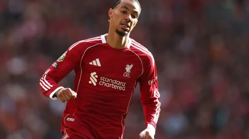 Hugo Ekitike em ação pelo Liverpool. (Photo by Alex Pantling/Getty Images)