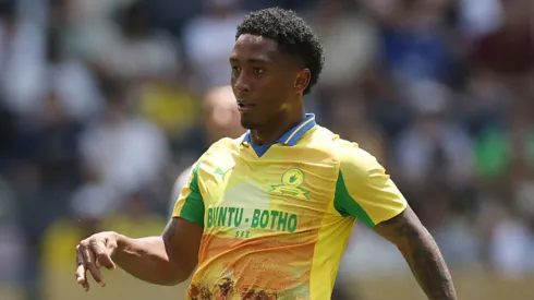 Lucas Ribeiro em ação pelo Mamelodi Sundowns.