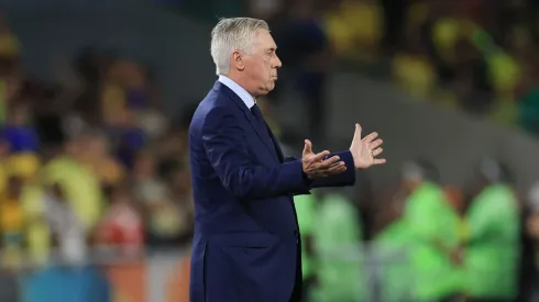 Ancelotti durante jogo da Seleção nas Eliminatórias (Foto: Buda Mendes/Getty Images)