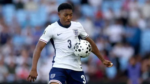 Lewis Skelly durante jogo das Eliminatórias (Foto: Carl Recine/Getty Images)