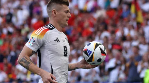 Toni Kroos em ação pela Alemanha. (Photo by Dean Mouhtaropoulos/Getty Images)