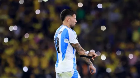 Otamendi jogando pela Seleção Argentina. Foto: Franklin Jacome/Getty Images