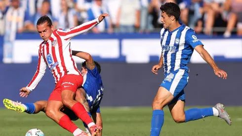 Simeone busca soluções táticas e poderá contar com Antoine Griezmann como titular pela primeira vez na temporada. (Photo by Ion Alcoba Beitia/Getty Images)