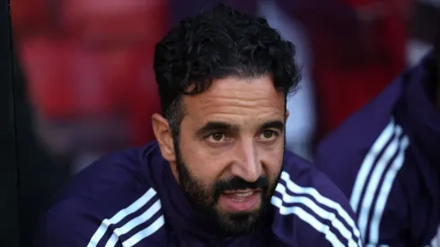 Enquanto Guardiola tem Donnarumma pronto, Amorim precisa decidir entre Bayindir e o estreante Lammens. (Foto: George Wood/Getty Images)