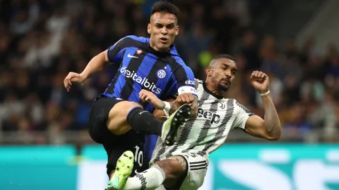 Lautaro Martínez e Bremer em Juventus x Inter. Inteligência artificial apontou favorito para o jogo. Foto: Marco Luzzani