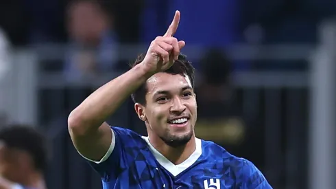 Marcos Leonardo comemorando um gol. Foto: Abdullah Ahmed/Getty Images