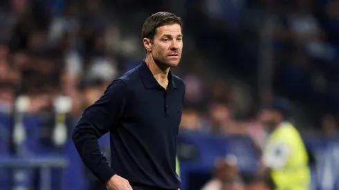 Xabi Alonso comandando o Real Madrid. Foto: Juan Manuel Serrano Arce/Getty Images