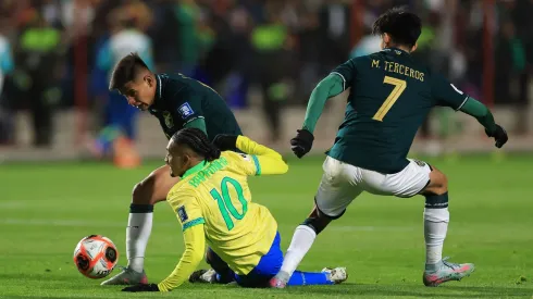 Raphinha durante jogo contra a Bolívia em El Salto (Foto: Buda Mendes/Getty Images)
