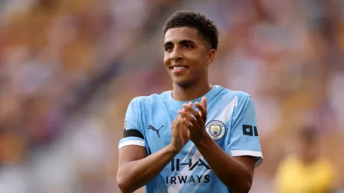 Rico Lewis jogando pelo Manchester City. Foto: Alex Pantling/Getty Images