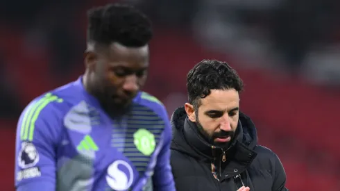 Onana e Amorim durante jogo contra o Brighton na Premier League (Foto: Stu Forster/Getty Images)