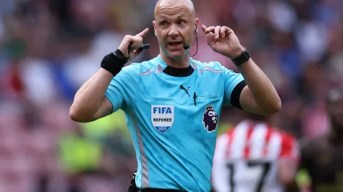 Anthony Taylor, árbitro de Manchester City x Manchester United – Photo by Alex Livesey/Getty Images