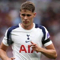Chelsea demonstra interesse na contratação de Micky Van de Ven do Tottenham
