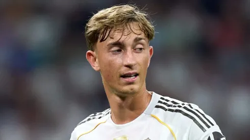 Huijsen é expulso em jogo do Real Madrid. Foto: Angel Martinez/Getty Images