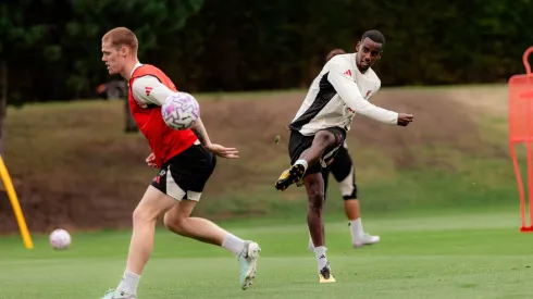 Estreia de Isak pelo Liverpool foi adiada