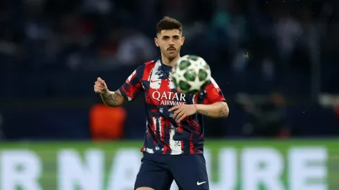 Beraldo sofre lesão no PSG na vitória contra o Lens. (Photo by Carl Recine/Getty Images)
