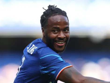 Sterling foi abordado pelo Bayern, mas decidiu seguir no Chelsea