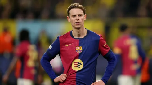 De Jong durante jogo do Barcelona em LaLiga (Foto: Dean Mouhtaropoulos/Getty Images)