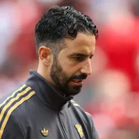 Manchester United tem cinco técnicos na mira para substituir Ruben Amorim e define estratégia