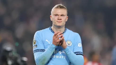 Haaland jogando pelo Manchester City. Foto: Alex Pantling/Getty Images